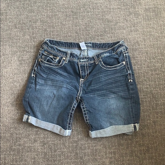 Shorts - Picture 3 of 3